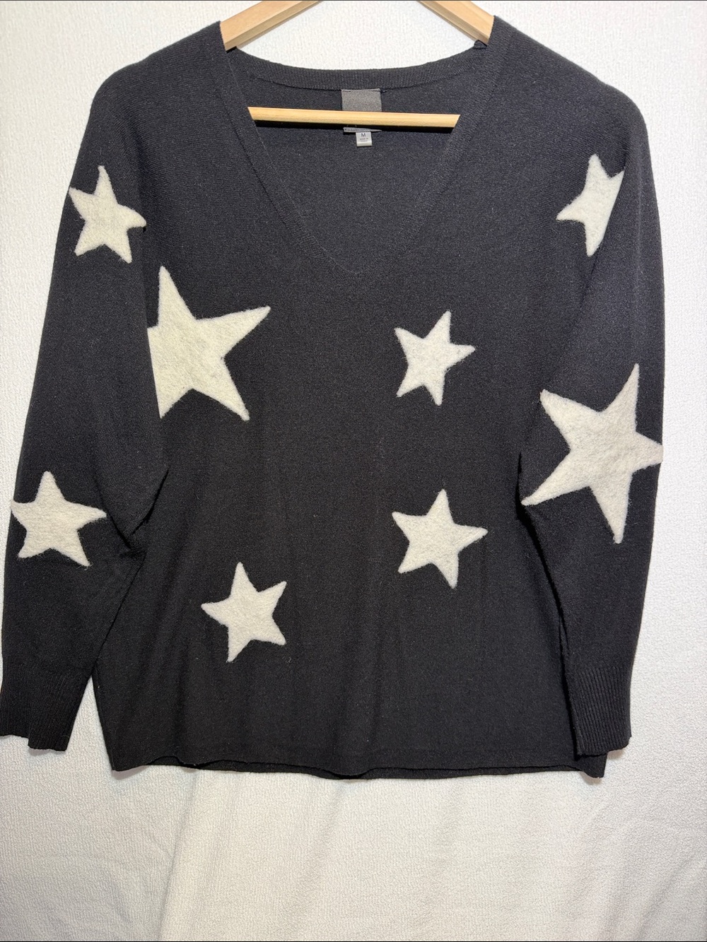 Aaeda Black Star Pattern V-Neck top women’s size M